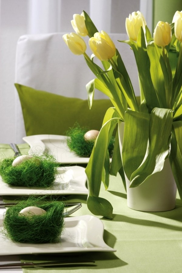 Jarná dekorácia do bytu, postele, vajíčka, ozdobná tráva, taniere, dekorácie na stôl Jarné dekorácie nápady pre byty postele vajíčka dekoratívne trávnaté taniere dekorácie stolov