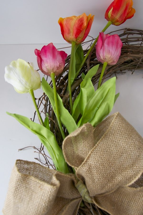 drôtený veniec na dvere tulipány vŕbový veniec