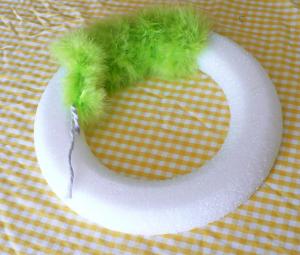 dekorácia girlanda veľkonočný veniec vetrí perie boa