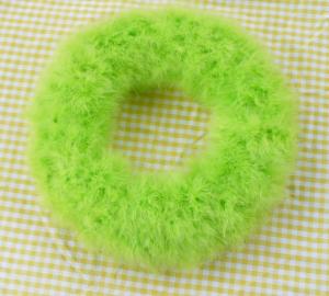 jarný veniec zelené pierko boa fajka