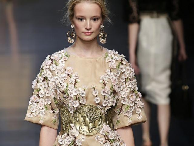 Šaty oficiálne príležitosti kvety polopriehľadná tkanina