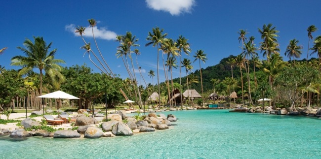 Laucala-súkromný ostrovný rezort-luxusné letovisko vily s palmami-južný Pacifik