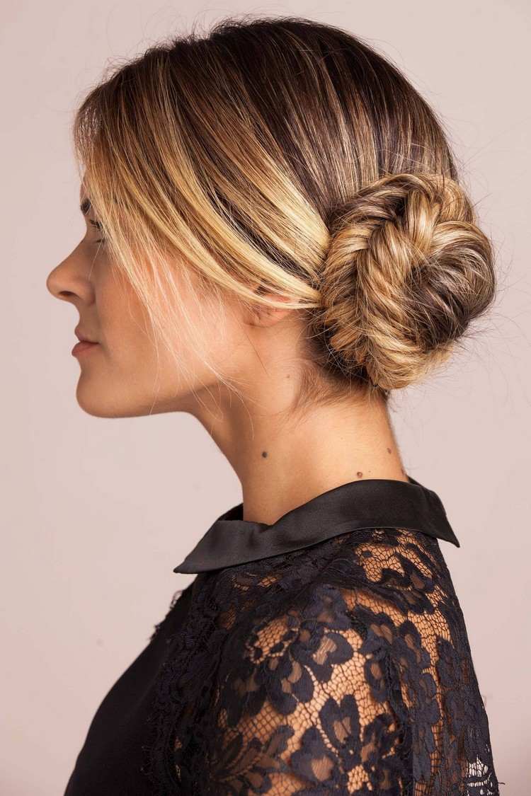 Varianty účesu v drdole jednoduchých svadobných hostí updos
