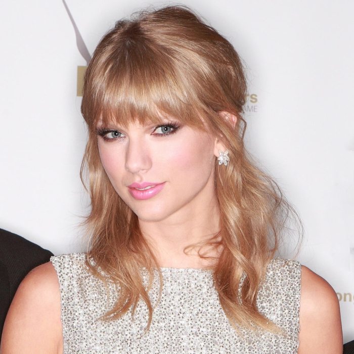 napoly otvorený účes s ofinou Taylor Swift Ofina-účes-s-blond-vlasmi