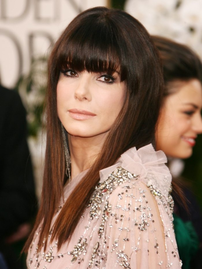 klasický účes s ofinou od Sandry Bullock Sandra-Bullock-s-poníkom