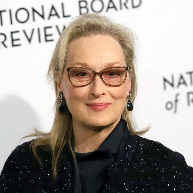 Stredne dlhé účesy pre staršie ženy s okuliarmi Meryl Streep