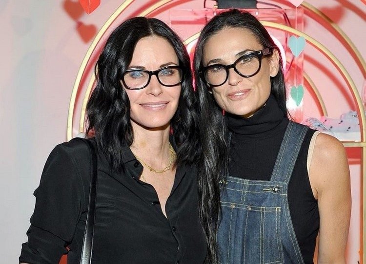 Účesy pre dlhé vlasy pre ženy 50+ Courteney Cox Demi Moore