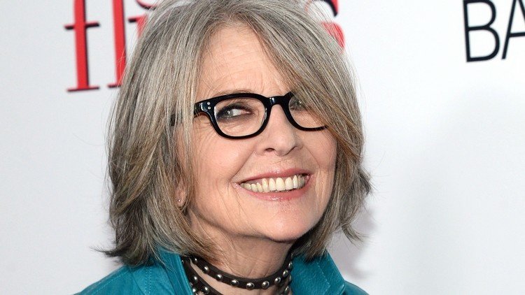 Účesy pre ženy po 50 -tke s okuliarmi inšpiráciou od Diane Keaton