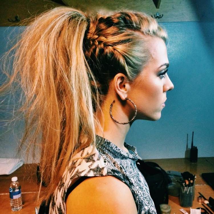 silne podpichovaný chvost a bočné vrkoče Účesy na jar 2015 -ponytail-podpichovaný-bočný-chvost