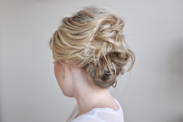 Účesy updo samy robia nápady ležérnymi urobte nápady sami, ležérna blond farba vlasov