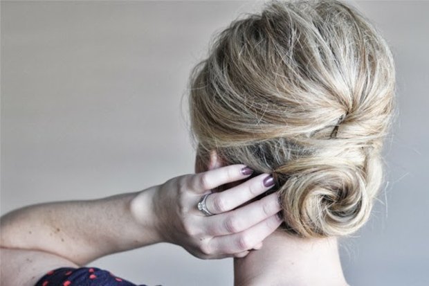 Účes drdolu si urobte blond kučeravé vlasy sami blond kučeravé vlasy urobte si nápady sami