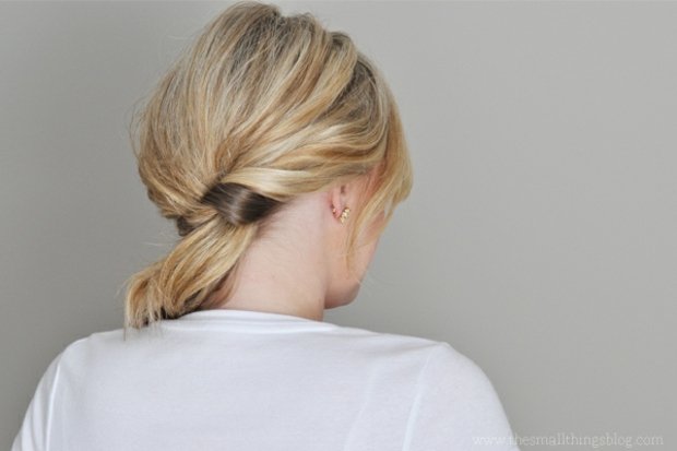 Braid stredne dlhé vlasy blond pramene stredne dlhé vlasy blond zdôrazňuje nápady