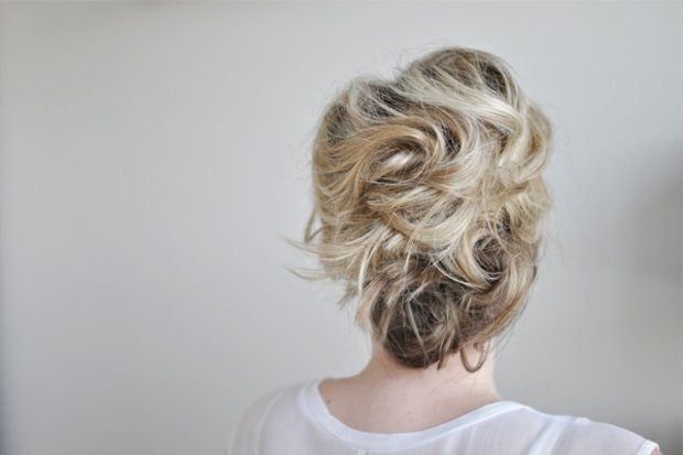 stredne dlhé účesy nápady kučery updo Nápady na účesy kučery updo styling
