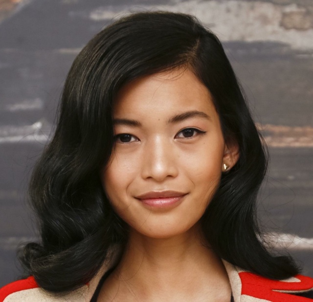 stredne dlhé vlasy účesy nápady styling