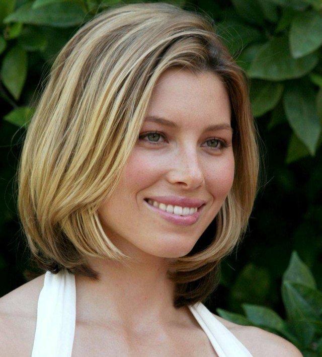 Prameň blond vlasov bez ofiny