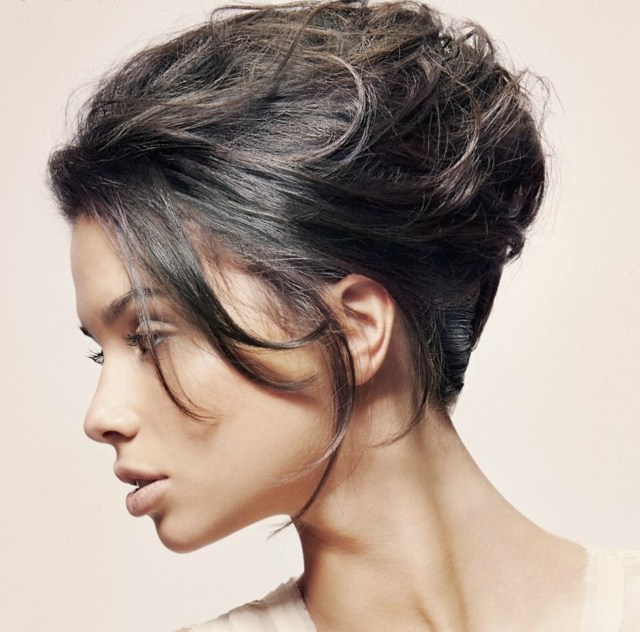 nápady na stredne dlhé vlasy hnedá farba vlasov