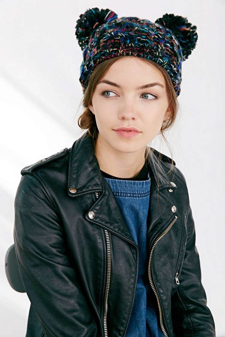 účesy-klobúky-nápady-uzly-vlasy-hlboké-viazané na krk