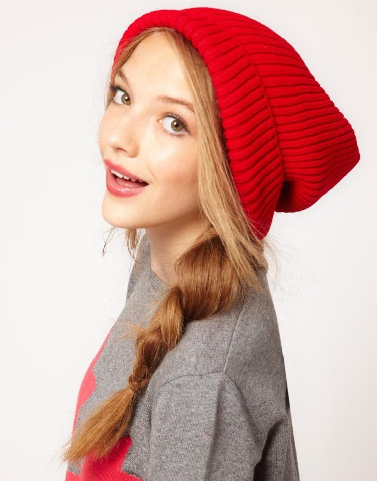 účesy-klobúky-nápady-bočný vrkoč-ležérny-účes