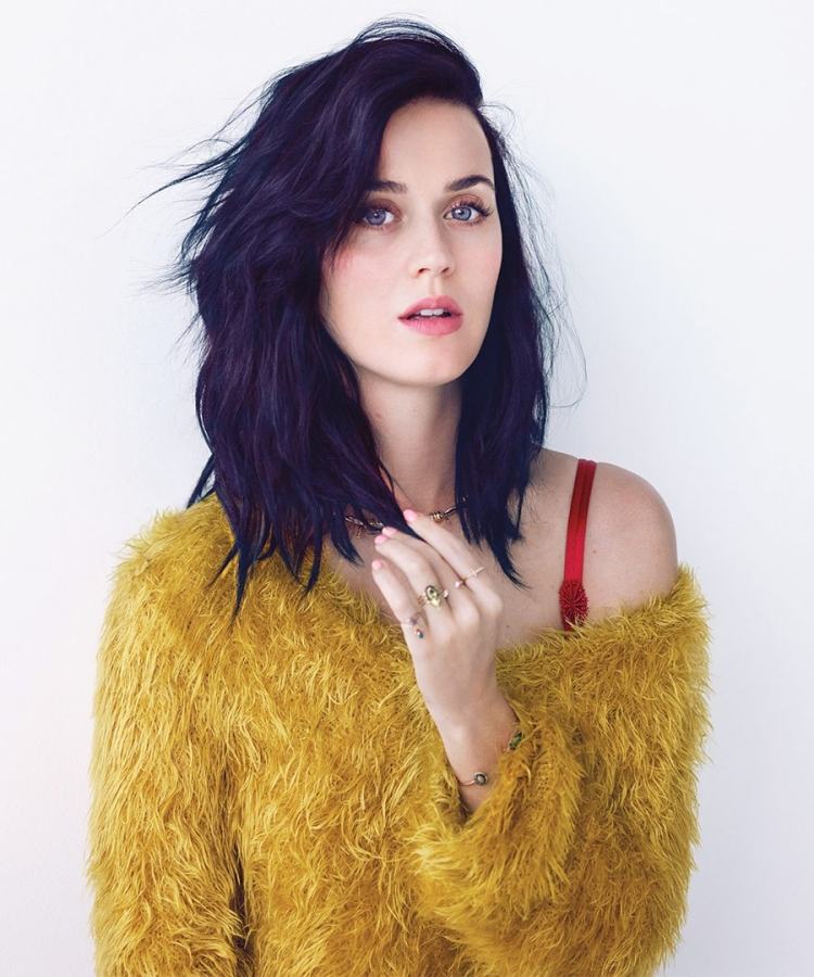 vrstvený stredne dlhý účes s dlhou ofinou od Katy Perry účesy-polodlhé-2016-dámy-dlhé-bob-stupňové-katy-perry