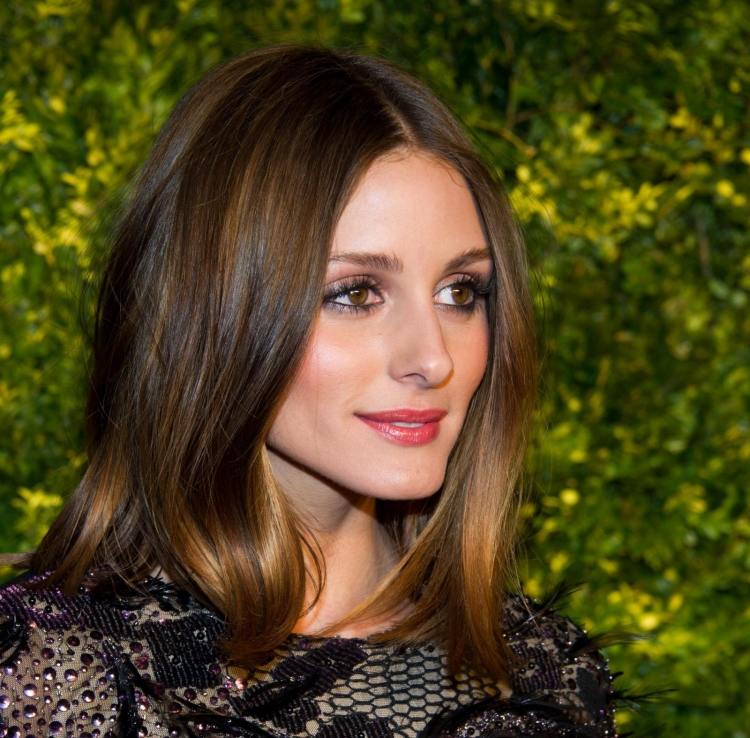 Stredne dlhé vlasy - dlhý bob účes s melírom účesy-polodlhé-2015-dámy-dlhé-bob-stredné lúčenie-tipy-tipy-Olivia-Palermo