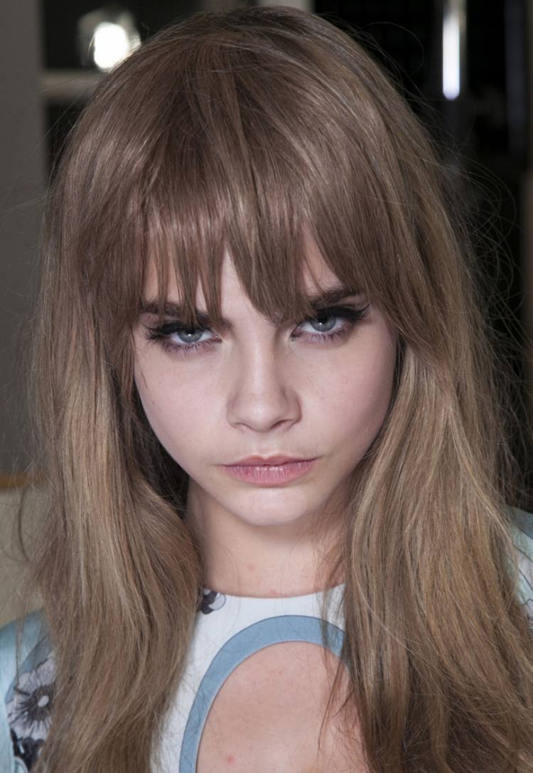 Účes Emilio Pucci na jeseň 2013 s rovnou ofinou Emilio-Pucci-jeseň-2013-cara-delevigne-rovný-poník