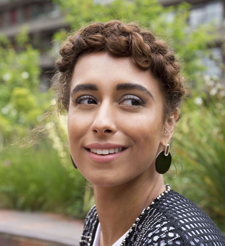 Účes s vrkočom pre kučeravé hrubé vlasy - Haló vrkoč