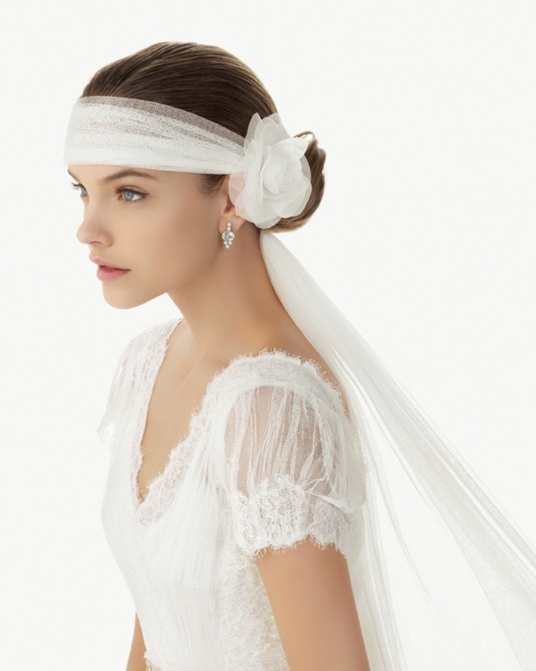 Účes na vlasy do svadobných šiat s tkaninou z kvetinového tylu Drdol so závojom-rovné vlasy-šifón