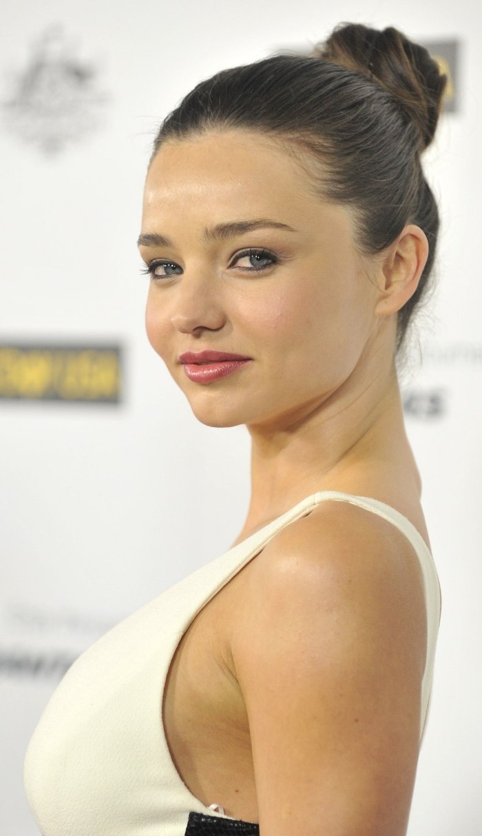 Zviazaná baletka - Miranda Kerr Trendy v účesoch jesennej baleríny-dutt-miranda-kerr