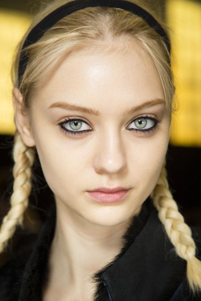 Pletené vrkoče Marc by Marc Jacobs top model účes-trendy-na jeseň-dva vrkoče-vrkôčiky
