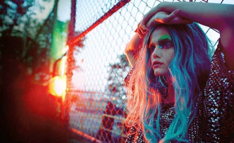 Trendy účesov v neónových farbách pre každodenný život alebo pre tematické večierky Trendy v účesoch -neon-hair-party-motto-styling-make-up-street-fashion