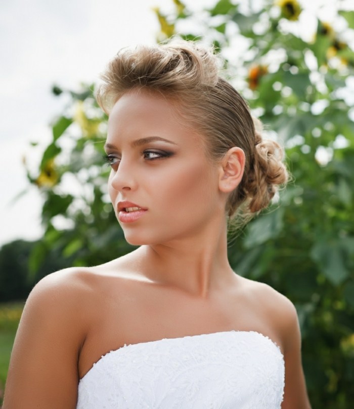 svadobný účes-družička-drdol-škádlenie-korunka-dámy-nápad