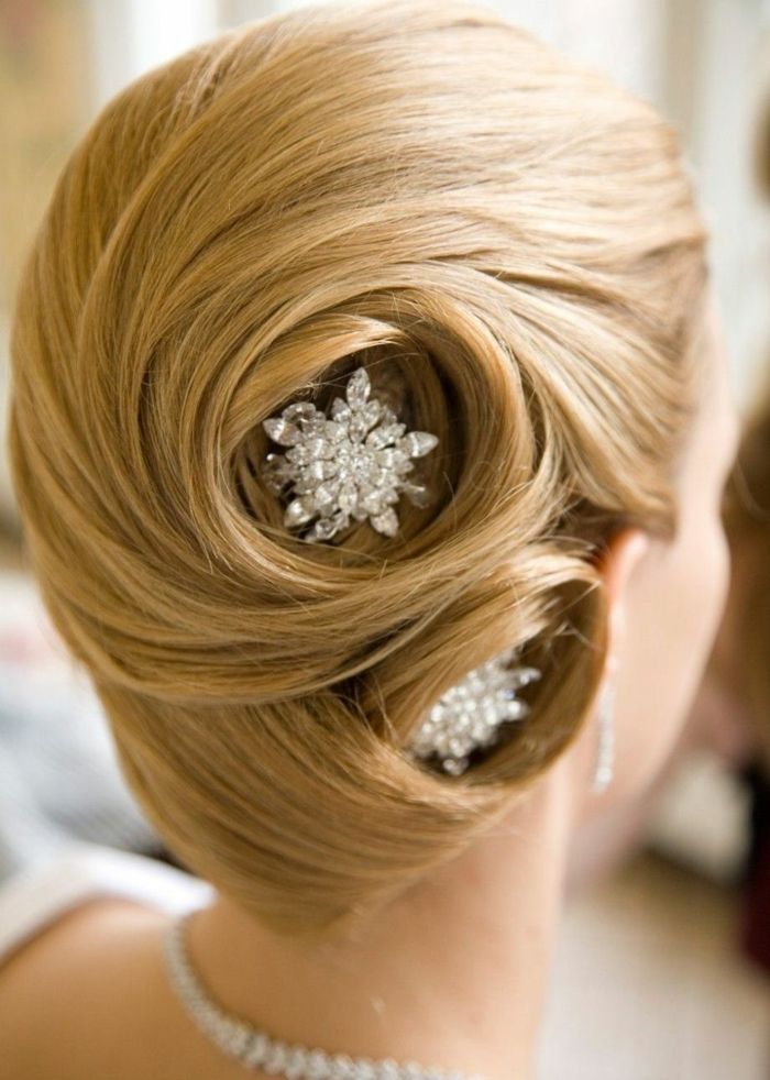 updo-vírenie-svadobné klipy-kryštál-elegantný