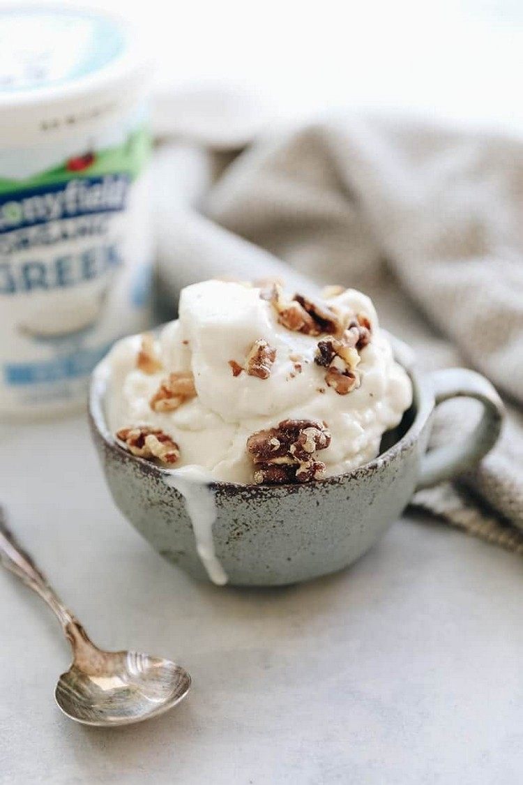 Vyrobte si mrazený jogurt sami bez alternatívnych vegánskych alternatív k zmrzlinovaču