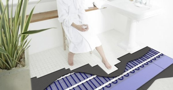 Pokladanie možností podlahového vykurovania, aby sa ušetrili náklady