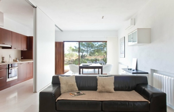 brilantný plážový dom - dekorácia interiéru v obývacej izbe