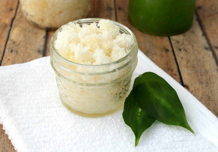 urobte si peeling nohy proti mozoľom v pohári