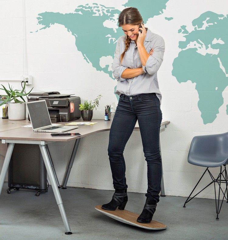 Opierka nôh do kancelárie rozhýbe telo Podnožka-kancelária-ergonomický-dizajn-nápady