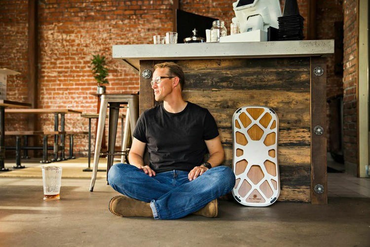 Moderná podnožka do kancelárie z kovu a dreva Kancelárska opierka nôh kovová konštrukcia-prevedenie drevo