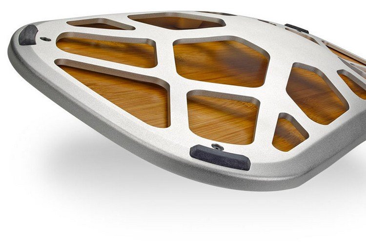 Opierka na nohy z kovu a dreva Podnožka-kancelária-drevo-kov-moderný-dizajn-ergonomická