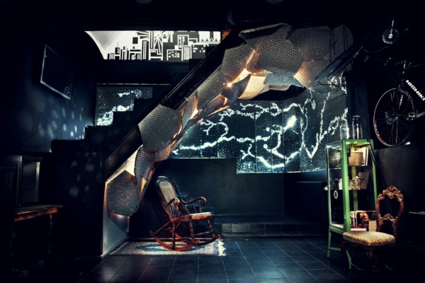 integrované vintage stoličkové schody tmavá dlažba