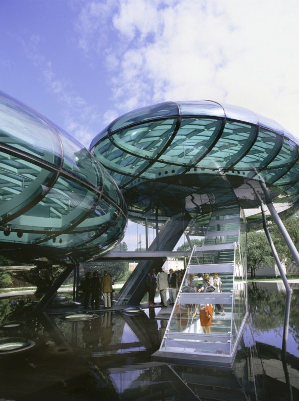 moderná futuristická pálenica Taliansko moderná-futuristická-pálenica-taliansko