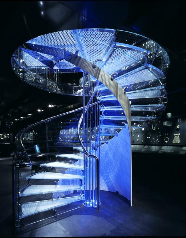 Točité schodisko kovové LED osvetlenie Nápad na dizajn kovového LED osvetlenia