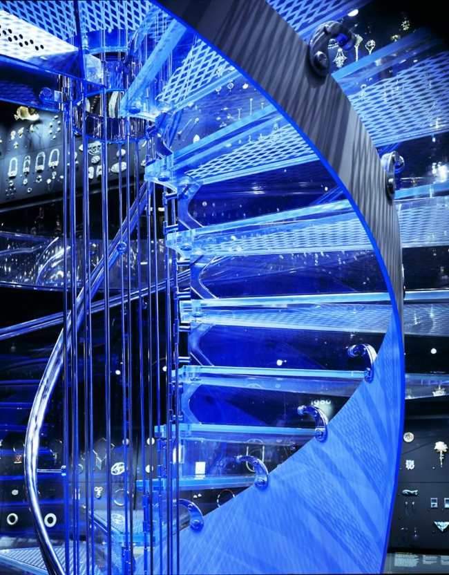 futuristické LED diódy točitého schodiska Točité schodiskové kovové LED zábradlie