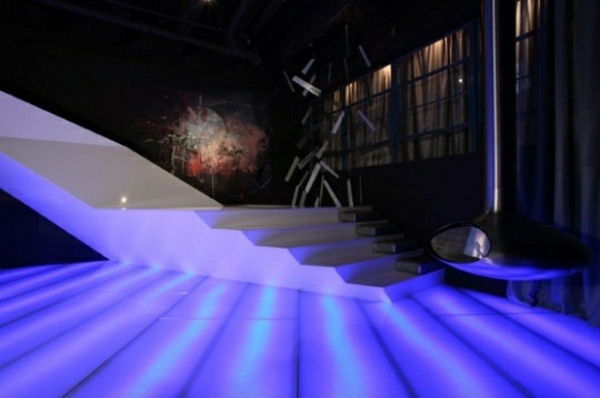 Podlahové osvetlenie moderný podkrovný byt