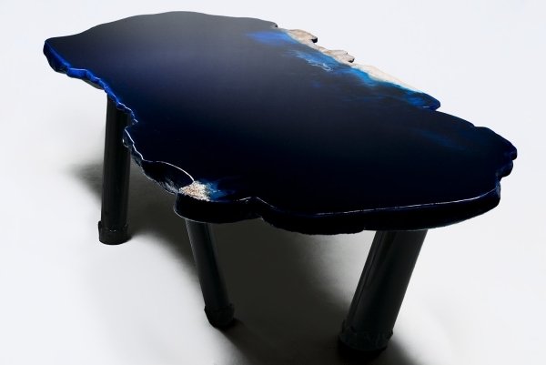 oceánsky stôl gaetano pesce dizajnérsky jedálenský stôl tmavomodrý