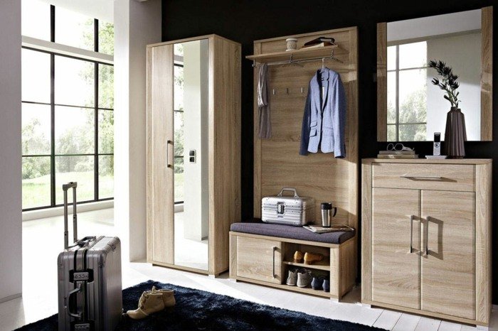 Šatníková skriňa-vo-skvelej-drevenej verzii-s-kovovými úchytkami