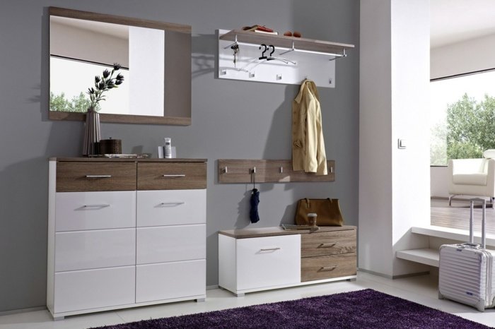 Vstupná chodba so šatňou a skriňou na topánky