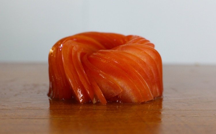 najemno nakrájaná paradajka obloha-ozdoba-jedlo-ovocie-paradajky-najemno pokrájané