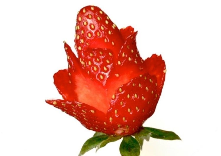 Jahodovú ružu nakrájajte sami Ozdobte a ozdobte-ovocie-jahoda-ruža-kvet-ozdoba