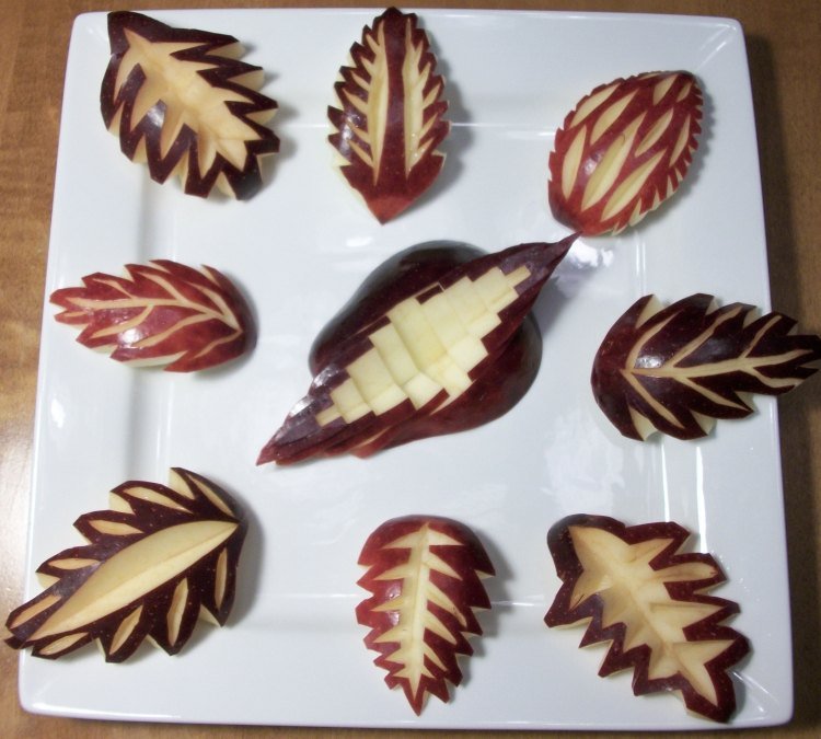 početné rezby z plátkov jablka obloha-ozdoba-jedlo-ovocie-jablko-rezba-dezert-dekorácia